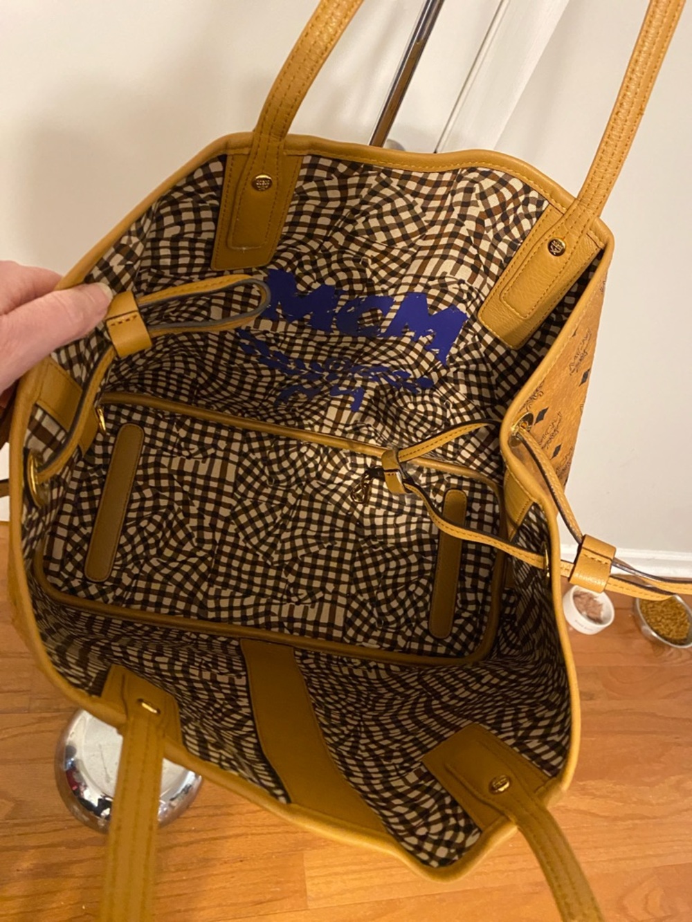 MCM Medium Tote w/Pouch - Picture 7 of 9